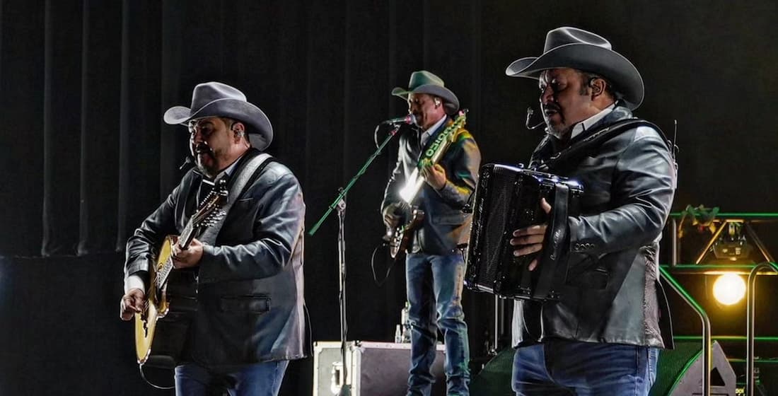 Grupo Pesado en el teatro del pueblo de la Feria Pachuca 2024
