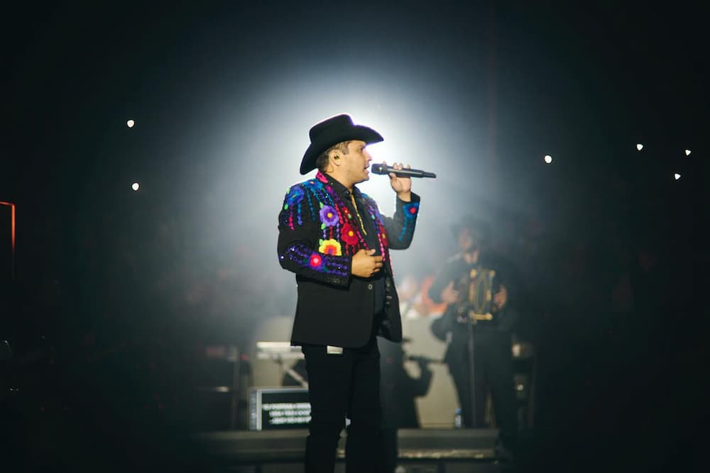 Julión Álvarez celebra nominación al Latin Grammy